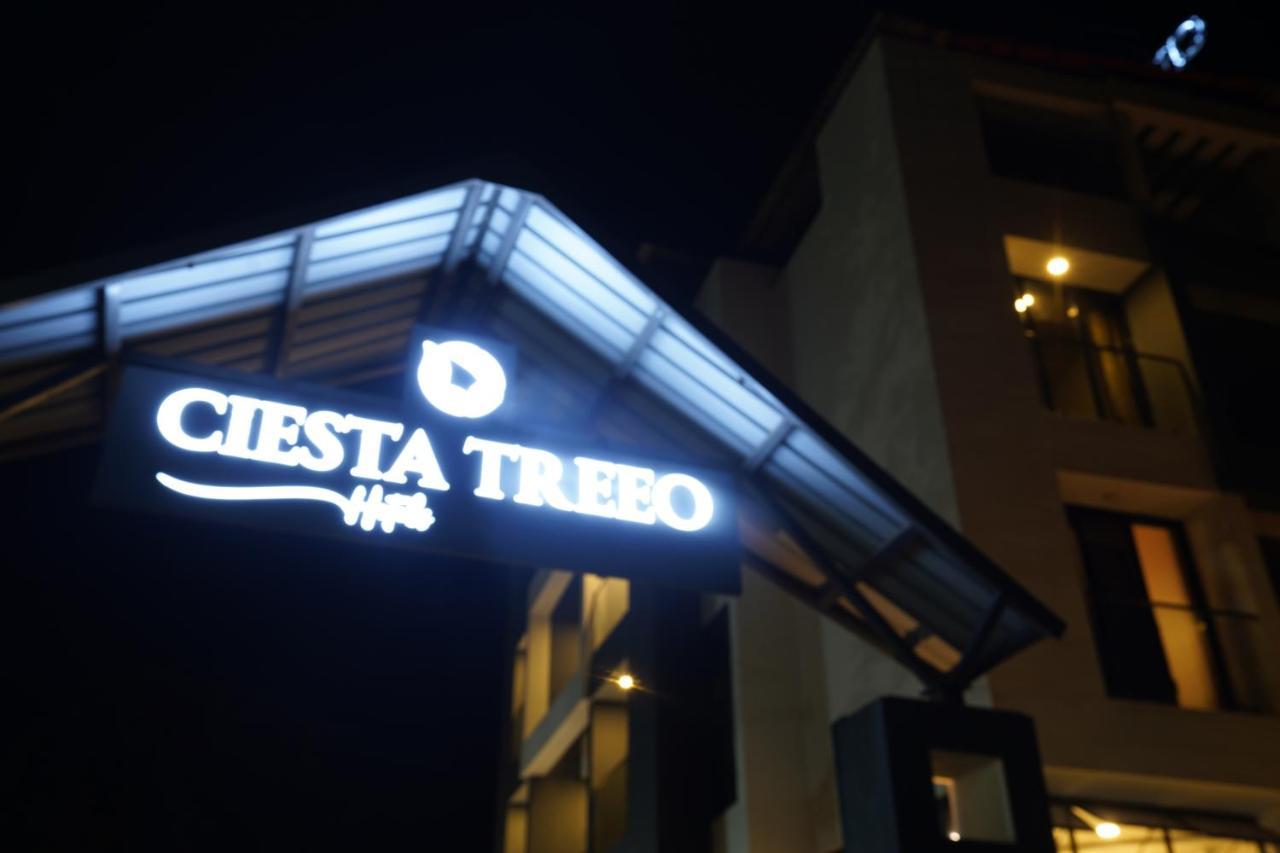 Ciesta Treeo Hotel Lonavala Buitenkant foto